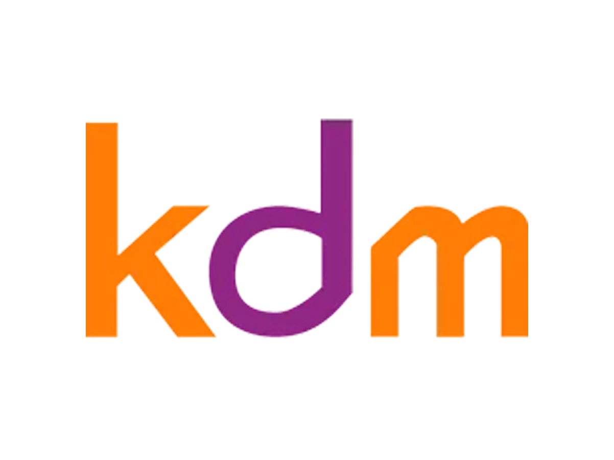 LOGOTIPO DAS LOJAS KDM EM ITAPIPOCA